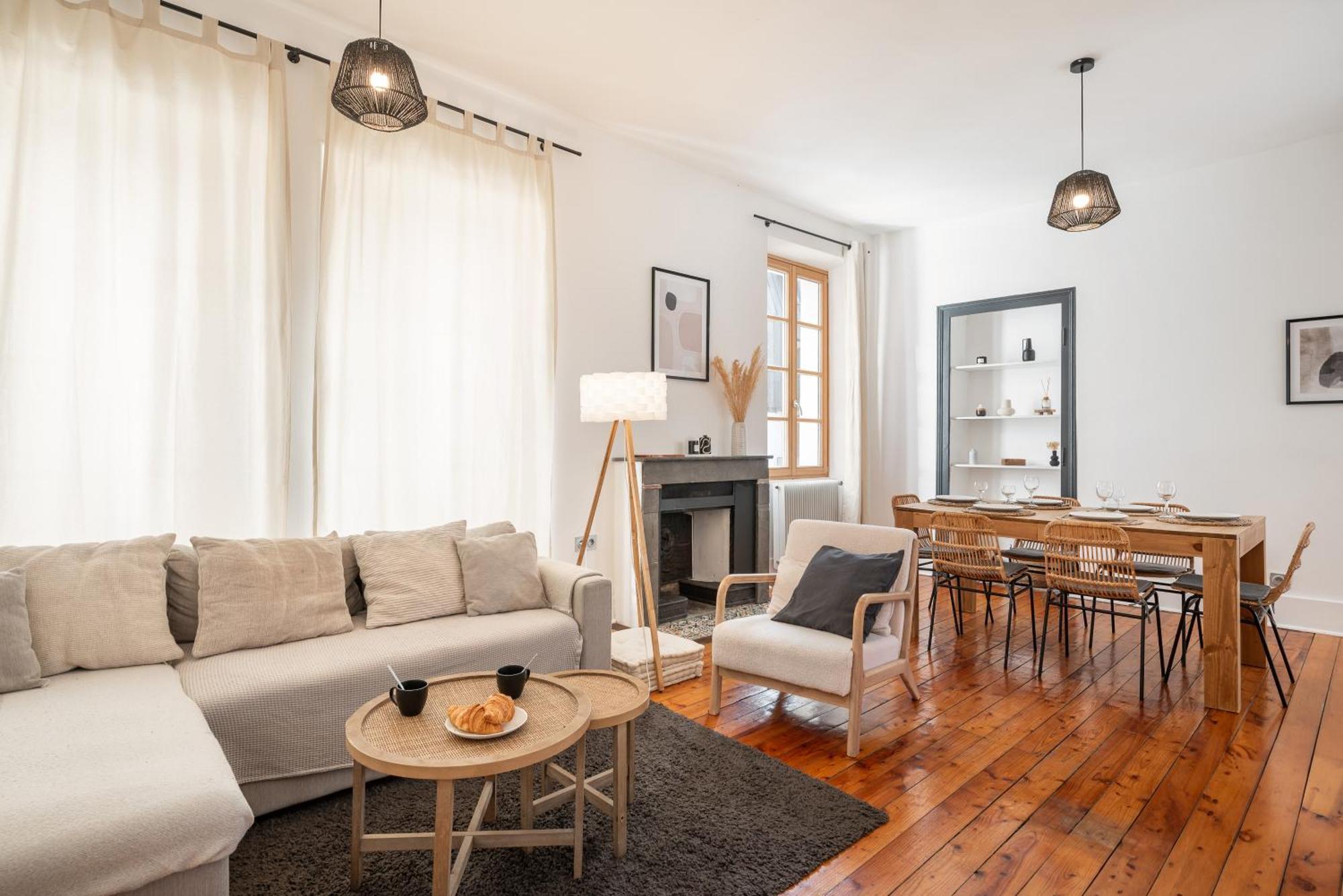 Appartement Spacieux Et Chaleureux Coeur De Ville Σαμπερί Εξωτερικό φωτογραφία